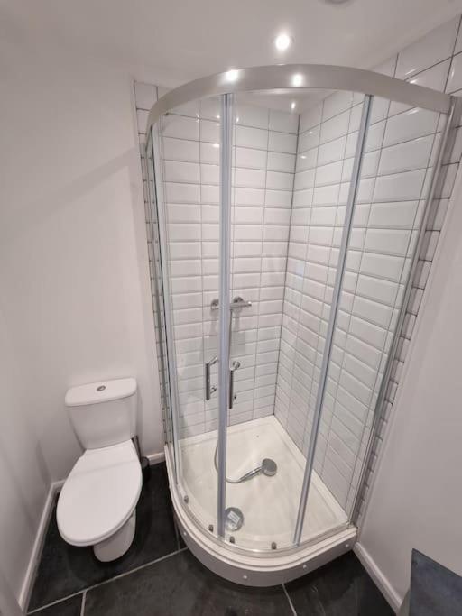 Апартаменти The Den - A Modern, Quirky, Self Contained Unit Браунтон Екстер'єр фото